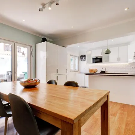 Comfortable Town House In Quiet Area By Lovelystay-3
